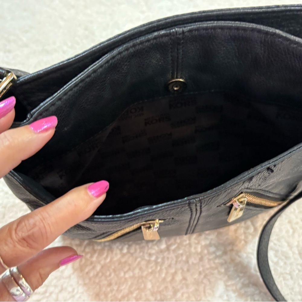 MICHAEL KORS | Black Leather Crossbody Bag - Picture 4 of 13